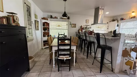 Dining - 5804 10th St, Zephyrhills, FL 33542 photo 1 of 2