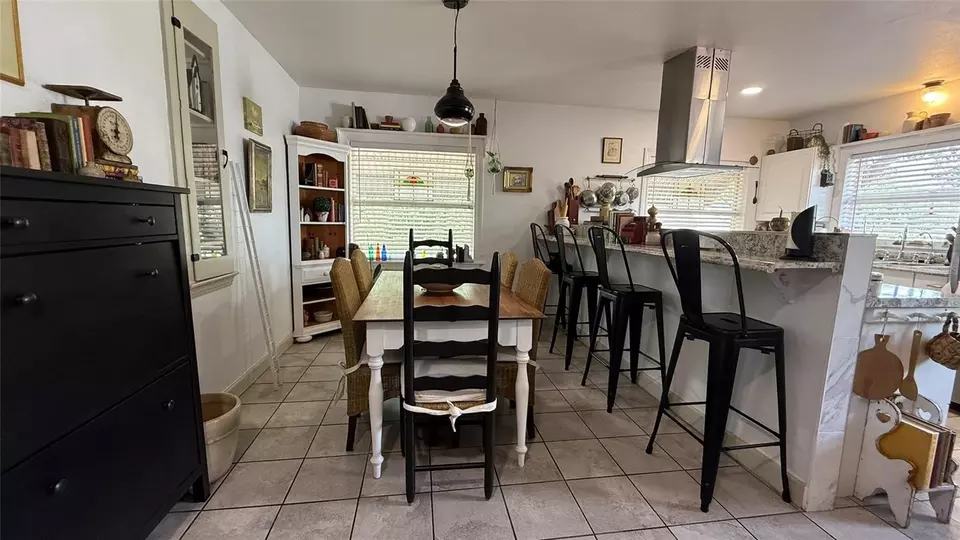 Dining - 5804 10th St, Zephyrhills, FL 33542 photo 1 of 2