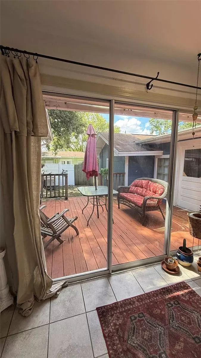 Exterior - 5804 10th St, Zephyrhills, FL 33542 photo 4 of 11