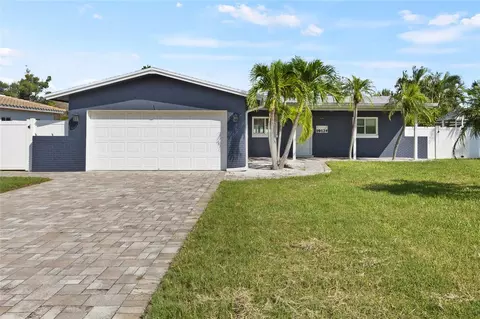 10129 4th St E, Treasure Island, FL 33706