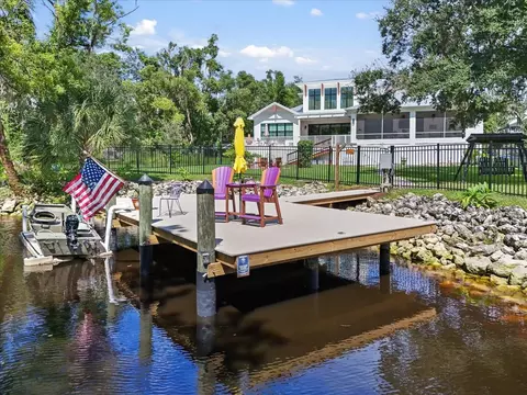 Exterior - 8317 Alafia Pointe Dr, Riverview, FL 33578 photo 2 of 11
