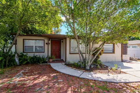 107 Emerald Ln, Largo, FL 33771