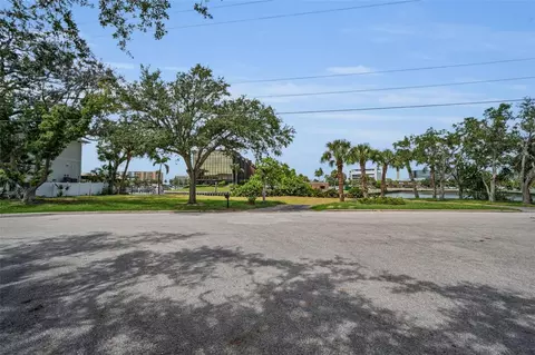 56 Sandpiper Rd, Tampa, FL 33609