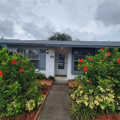 7229 Parkside Villas Dr, Saint Petersburg, FL 33709