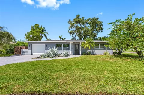 439 Capri Way NE, Saint Petersburg, FL 33704