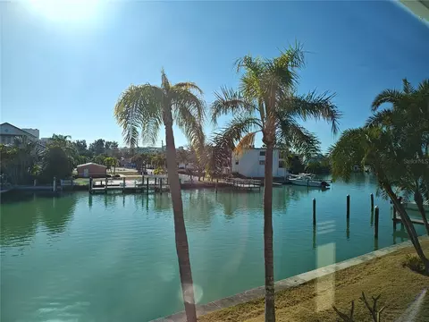 12000 Capri Cir S #16, Treasure Island, FL 33706
