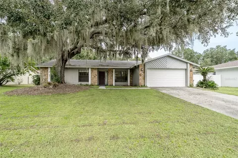 9709 Woodland Ridge Dr, Temple Terrace, FL 33637