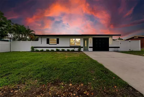 5297 68th Way N, Saint Petersburg, FL 33709