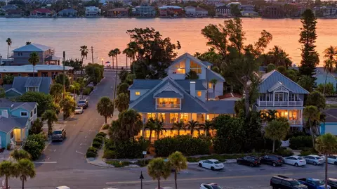 106 2nd Ave, Saint Pete Beach, FL 33706