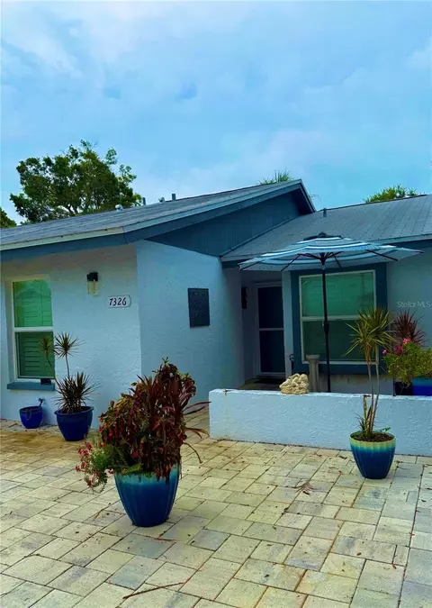 7326 Parkside Villas Dr, Saint Petersburg, FL 33709