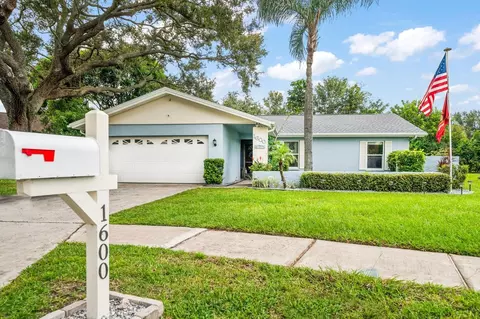 1600 Dale Cir W, Dunedin, FL 34698