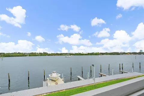 105 Pompano Dr SE #C, Saint Petersburg, FL 33705