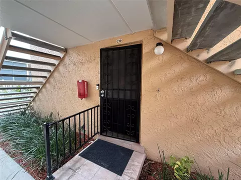 4715 Joseph Ct #239, Tampa, FL 33614
