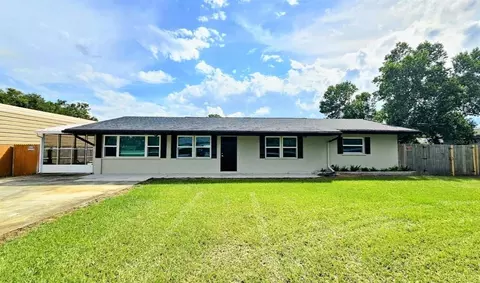 5551 Fairway Dr, Ridge Manor, FL 33523