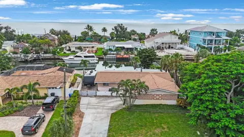 3560 Beach Dr SE, Saint Petersburg, FL 33705