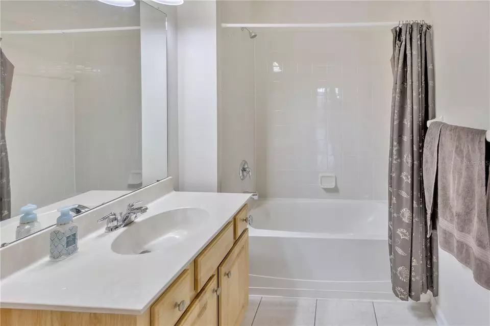 Bath - 2058 Kings Palace Dr #2058, Riverview, FL 33578 photo 4 of 5