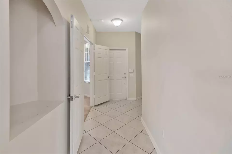Entry Way - 2058 Kings Palace Dr #2058, Riverview, FL 33578 photo 3 of 5