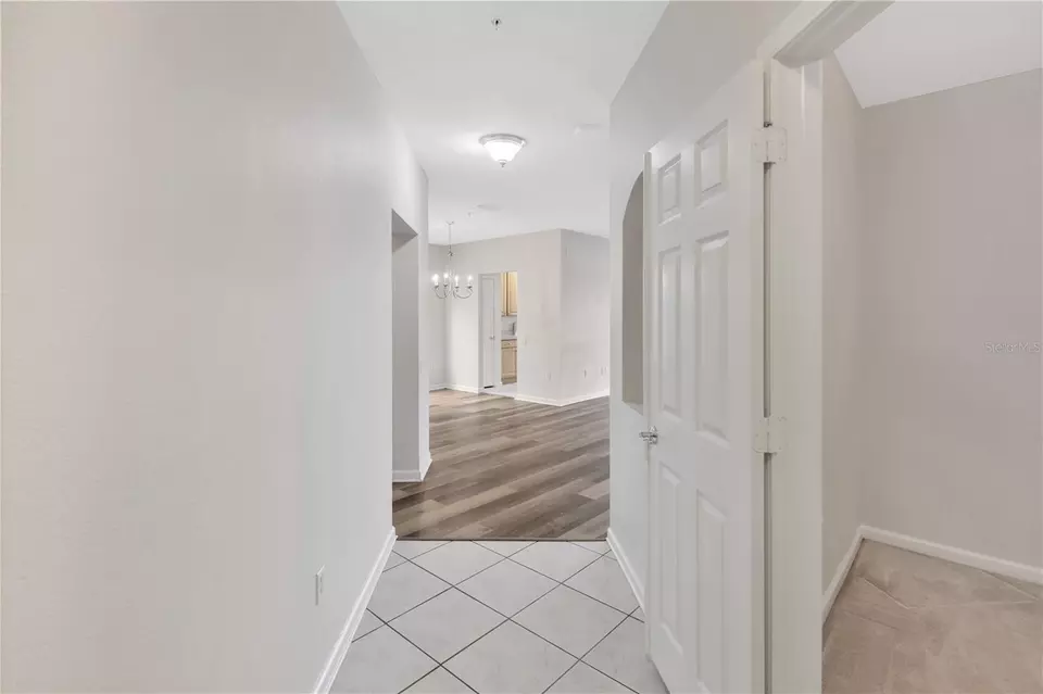 Entry Way - 2058 Kings Palace Dr #2058, Riverview, FL 33578 photo 2 of 5