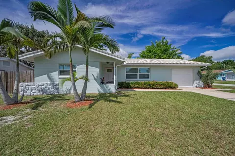 9962 111th St, Seminole, FL 33772