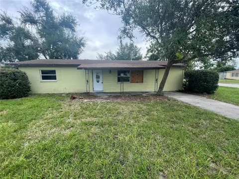 910 Orlando Ave, Bradenton, FL 34207
