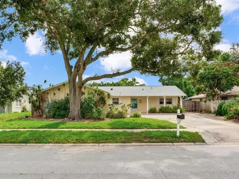 8893 118th St, Seminole, FL 33772