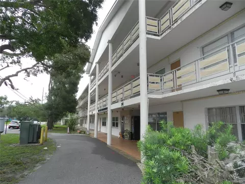 911 Washington Ave #112, Largo, FL 33770