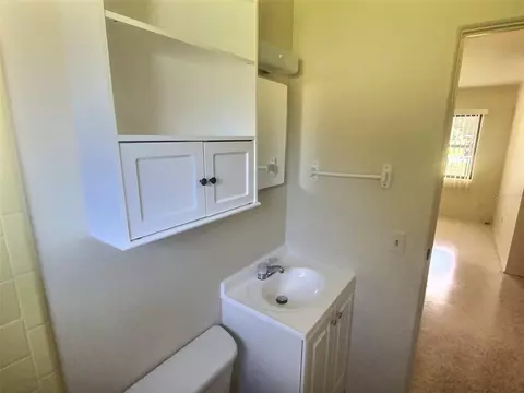 Bath - 1334 Sunset Dr, Sebring, FL 33870 photo 3 of 3