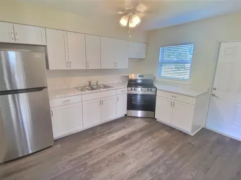 Kitchen - 1334 Sunset Dr, Sebring, FL 33870 photo 1 of 6