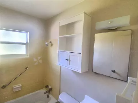 Bath - 1334 Sunset Dr, Sebring, FL 33870 photo 2 of 3
