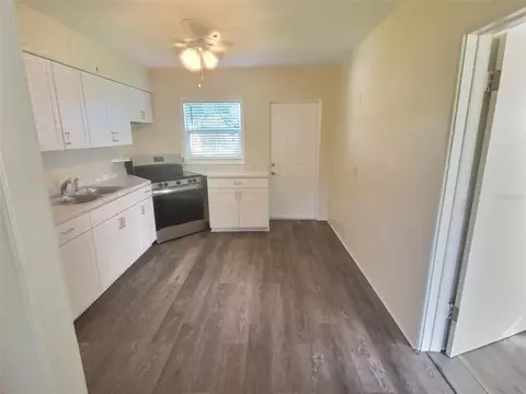 Kitchen - 1334 Sunset Dr, Sebring, FL 33870 photo 6 of 6