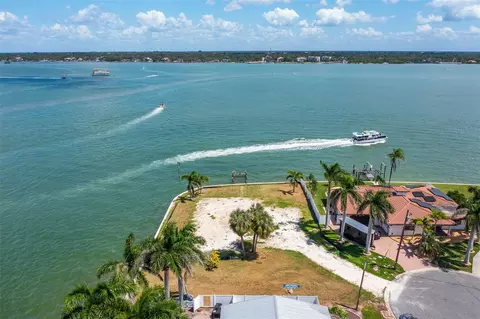 840 123rd Ave, Treasure Island, FL 33706