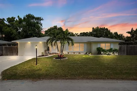 2979 Del Rio Dr, Belleair Bluffs, FL 33770