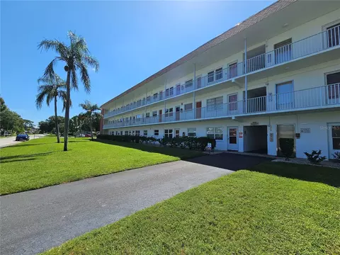 5728 14th Ave N #104B, Saint Petersburg, FL 33710