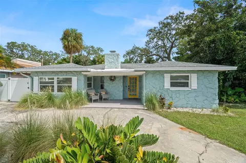 910 Palmetto Dr, Safety Harbor, FL 34695