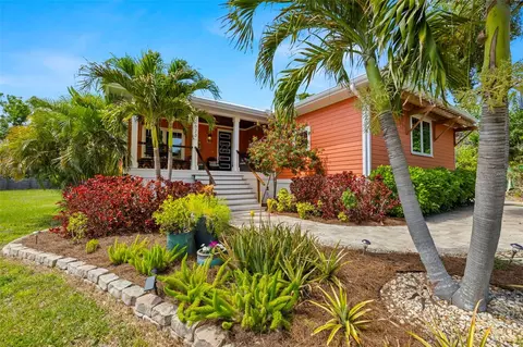 2623 57th St S, Gulfport, FL 33707