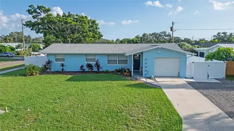 13702 Martinique Dr, Seminole, FL 33776