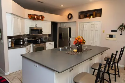 Kitchen - 5260 Hammock Cir, Saint Cloud, FL 34771 photo 3 of 4