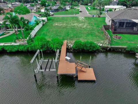 493 Flamingo Dr, Apollo Beach, FL 33572