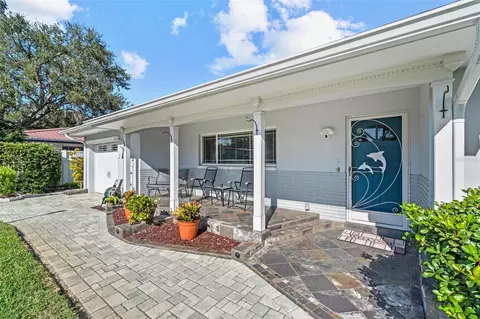231 Temple Ln, Belleair Bluffs, FL 33770