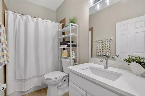 Bath - 306 Hope Bay Loop, Apollo Beach, FL 33572 photo 3 of 4