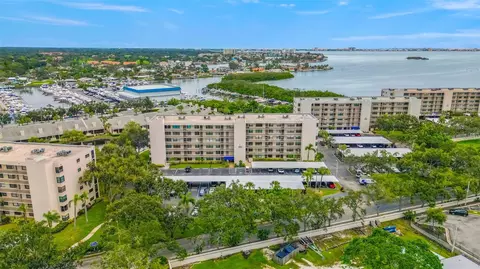 1324 Pasadena Ave S #202, South Pasadena, FL 33707