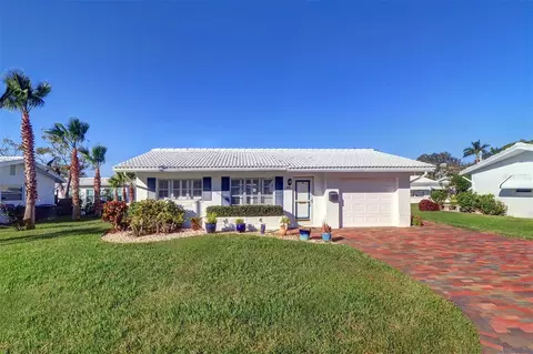 9156 142nd St, Seminole, FL 33776