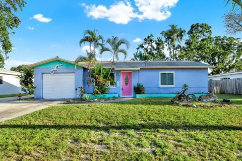 720 Orangeview Dr, Largo, FL 33778
