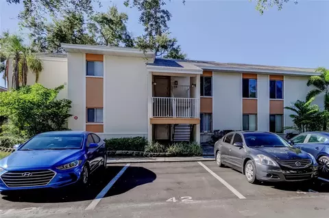720 100th Ave N #202, Saint Petersburg, FL 33702