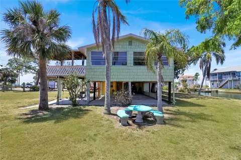6400 Driftwood Dr, Hudson, FL 34667