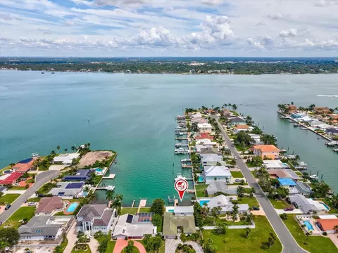 12375 7th St E, Treasure Island, FL 33706