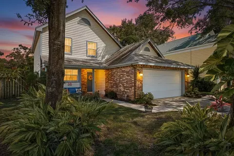 678 Greenglen Ln, Palm Harbor, FL 34684