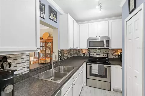 Kitchen - 14847 Skip Jack Loop, Lakewood Ranch, FL 34202 photo 1 of 2