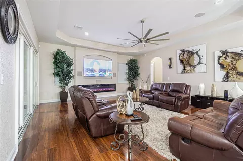 Living - 13102 Done Groven Dr, Dover, FL 33527 photo 3 of 5