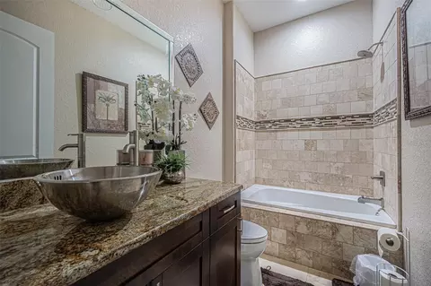 Bath - 13102 Done Groven Dr, Dover, FL 33527 photo 7 of 7